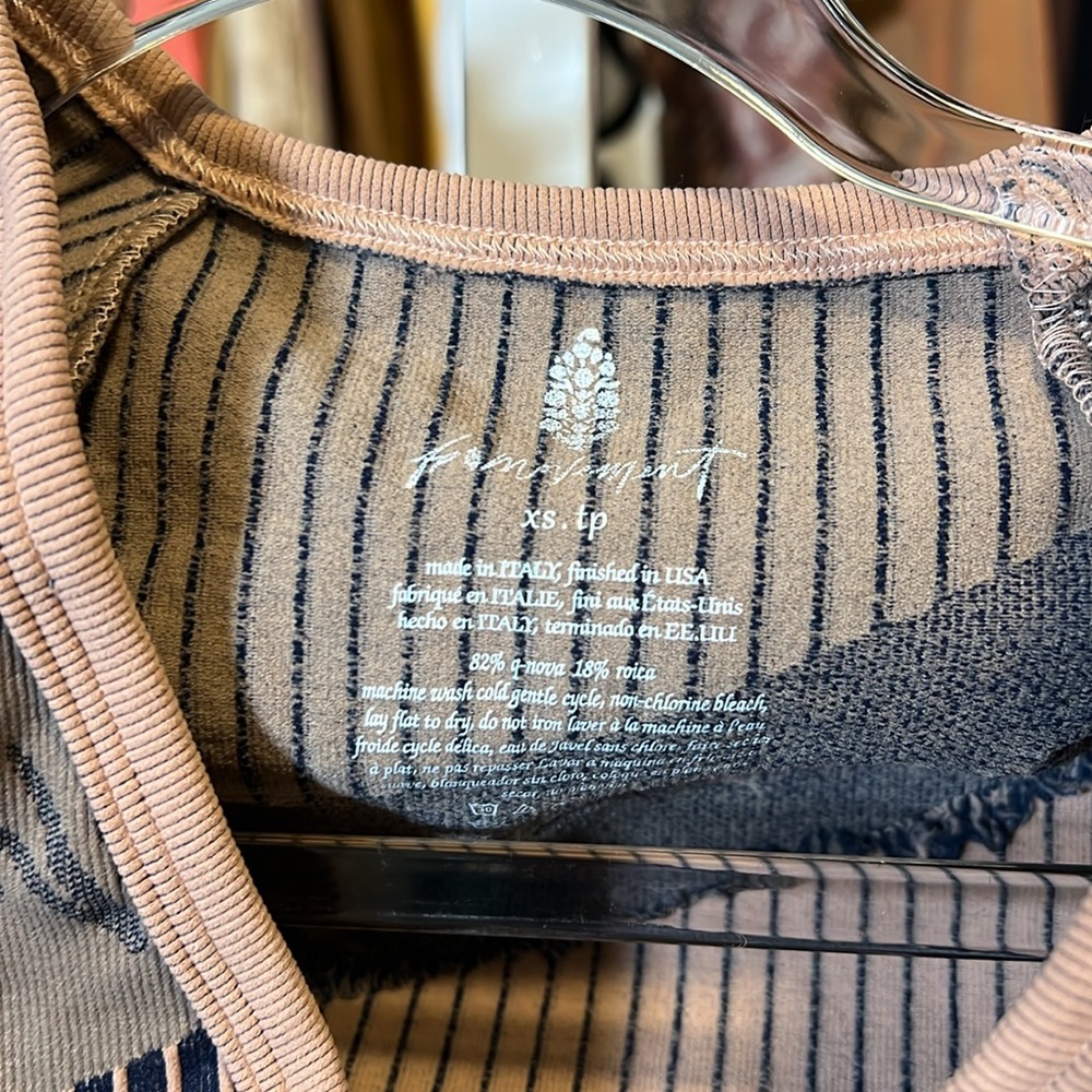 NWOT free people movement crop top unique printed - Picture 2 of 3